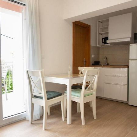 אומיס Charming Apartments Duce מראה חיצוני תמונה