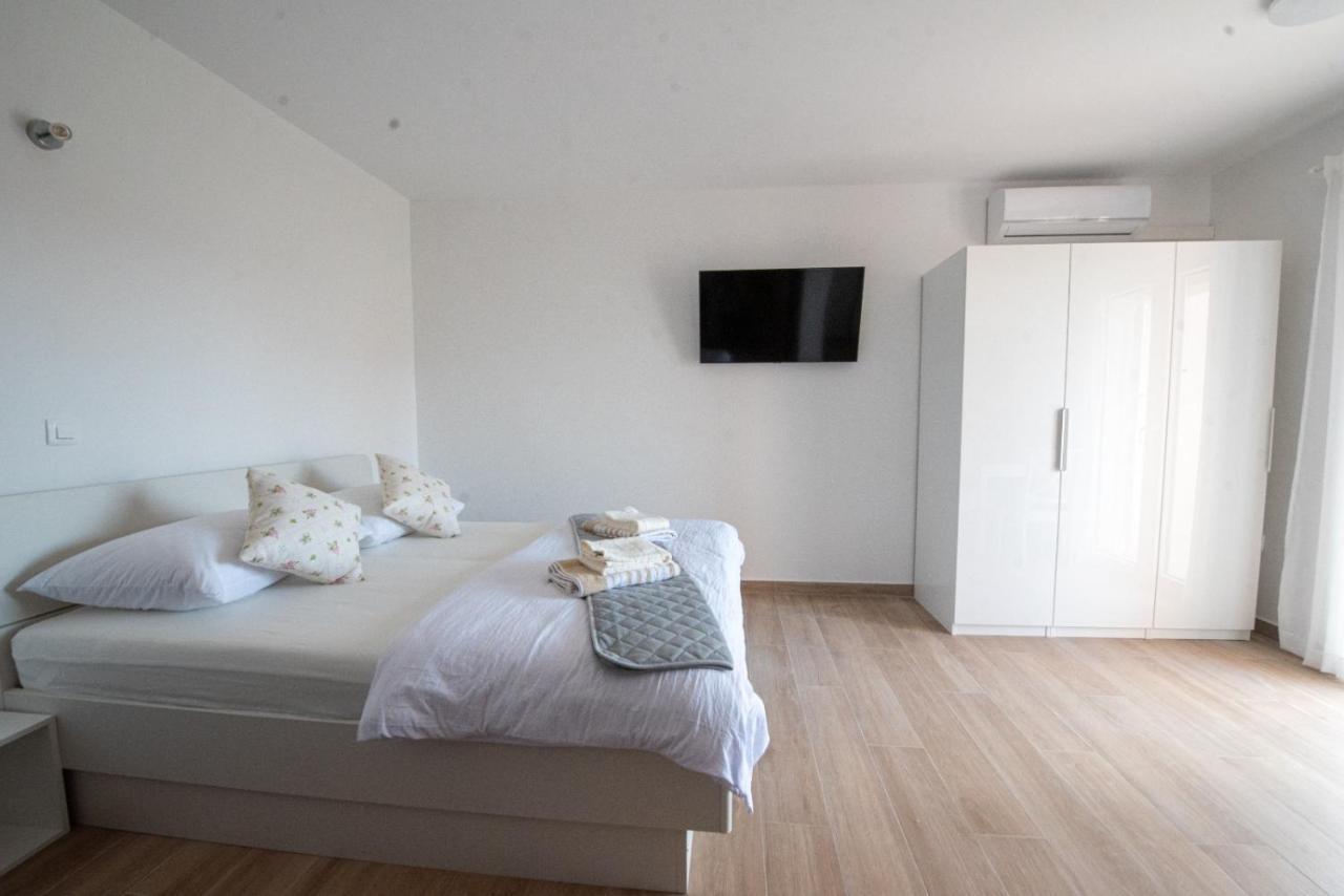 אומיס Charming Apartments Duce מראה חיצוני תמונה