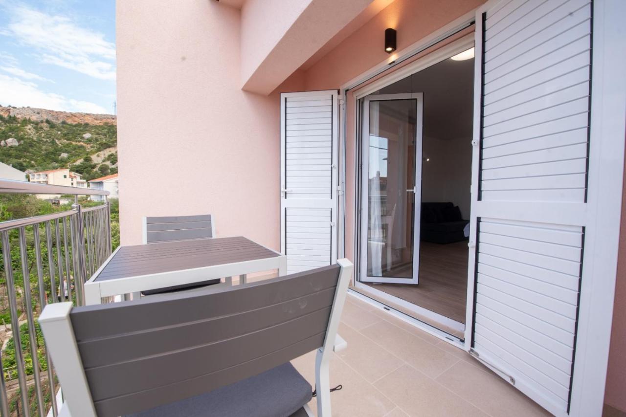 אומיס Charming Apartments Duce מראה חיצוני תמונה