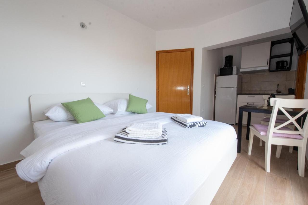 אומיס Charming Apartments Duce מראה חיצוני תמונה