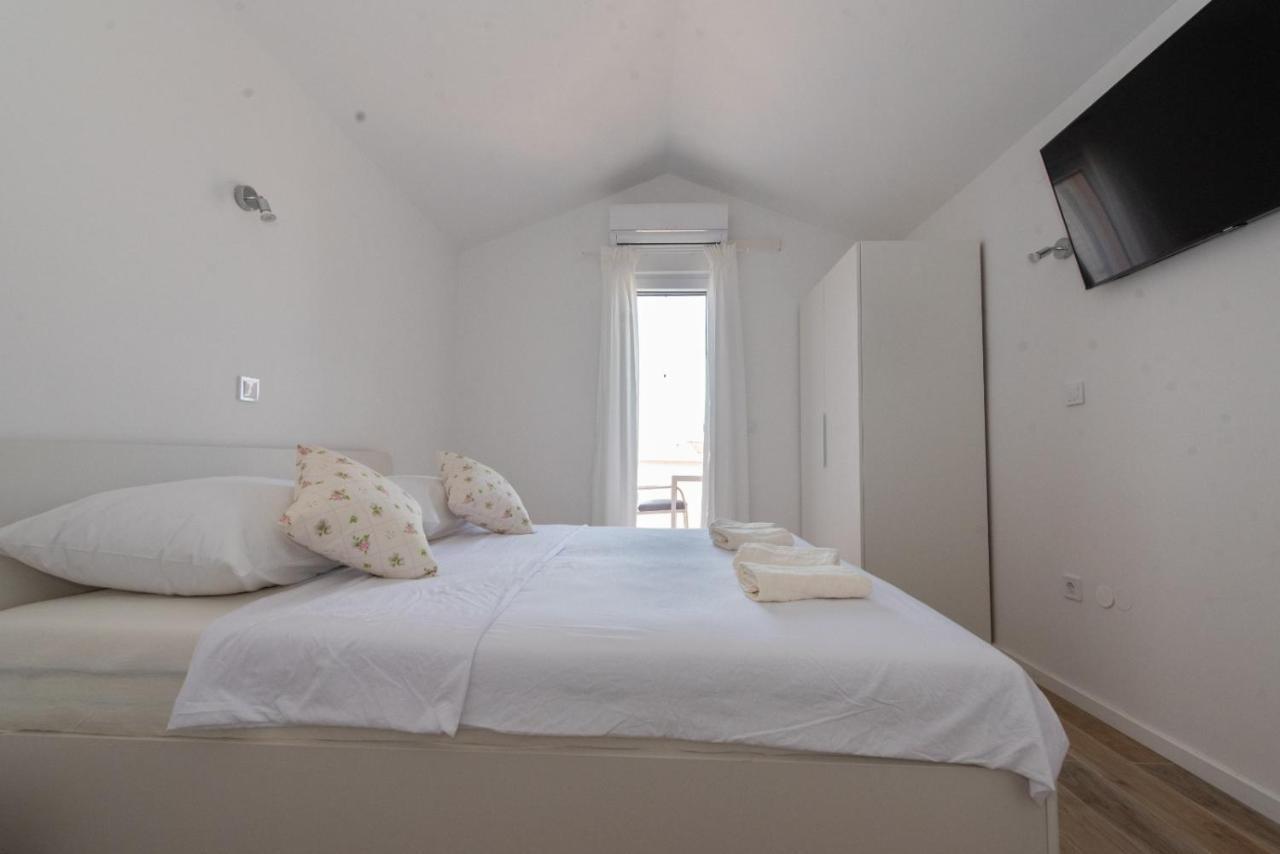 אומיס Charming Apartments Duce מראה חיצוני תמונה