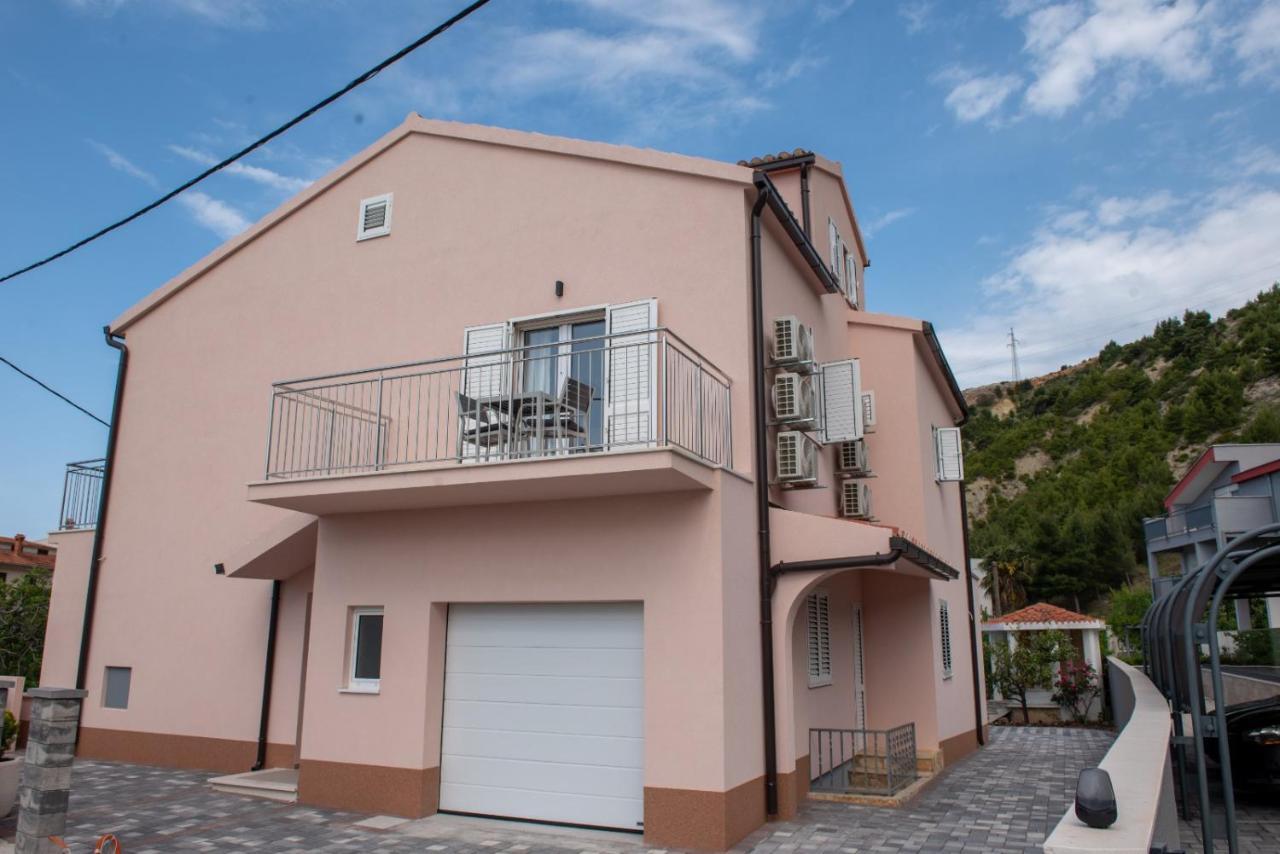 אומיס Charming Apartments Duce מראה חיצוני תמונה
