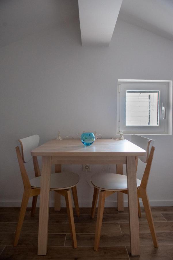 אומיס Charming Apartments Duce מראה חיצוני תמונה