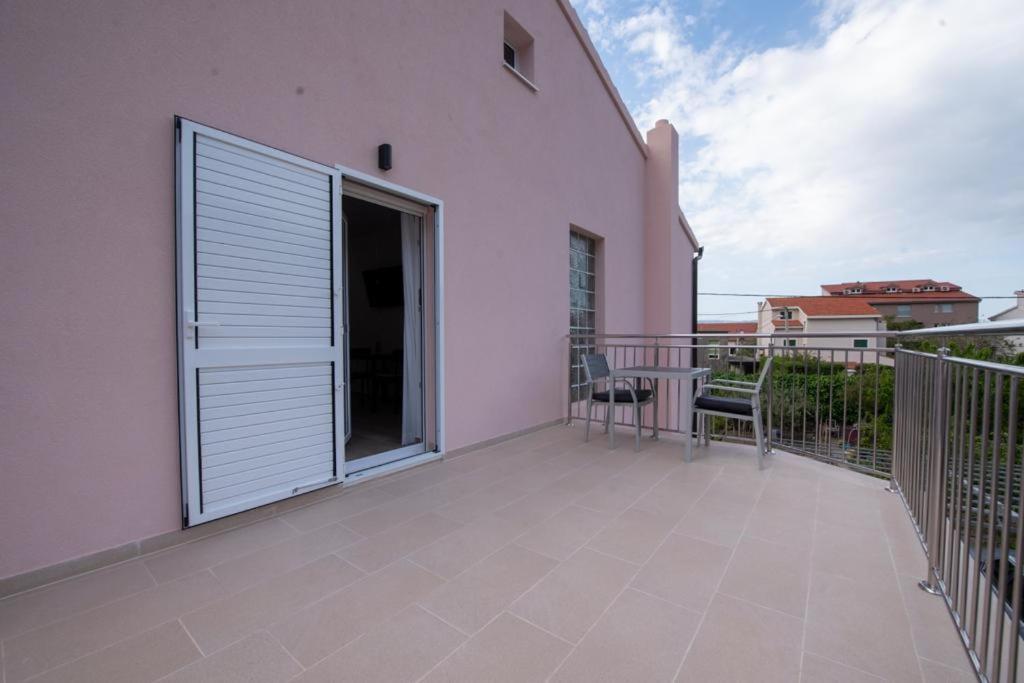 אומיס Charming Apartments Duce מראה חיצוני תמונה
