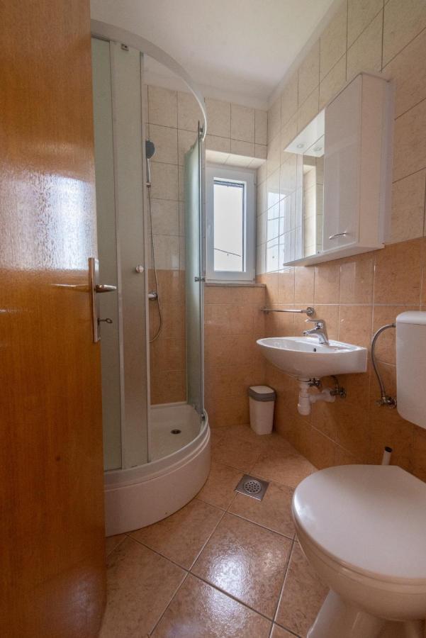אומיס Charming Apartments Duce מראה חיצוני תמונה