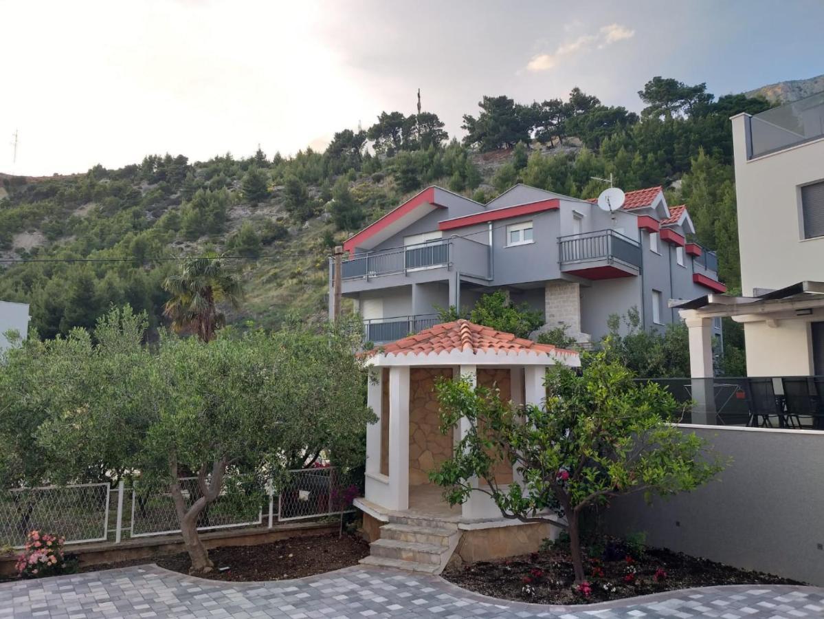 אומיס Charming Apartments Duce מראה חיצוני תמונה