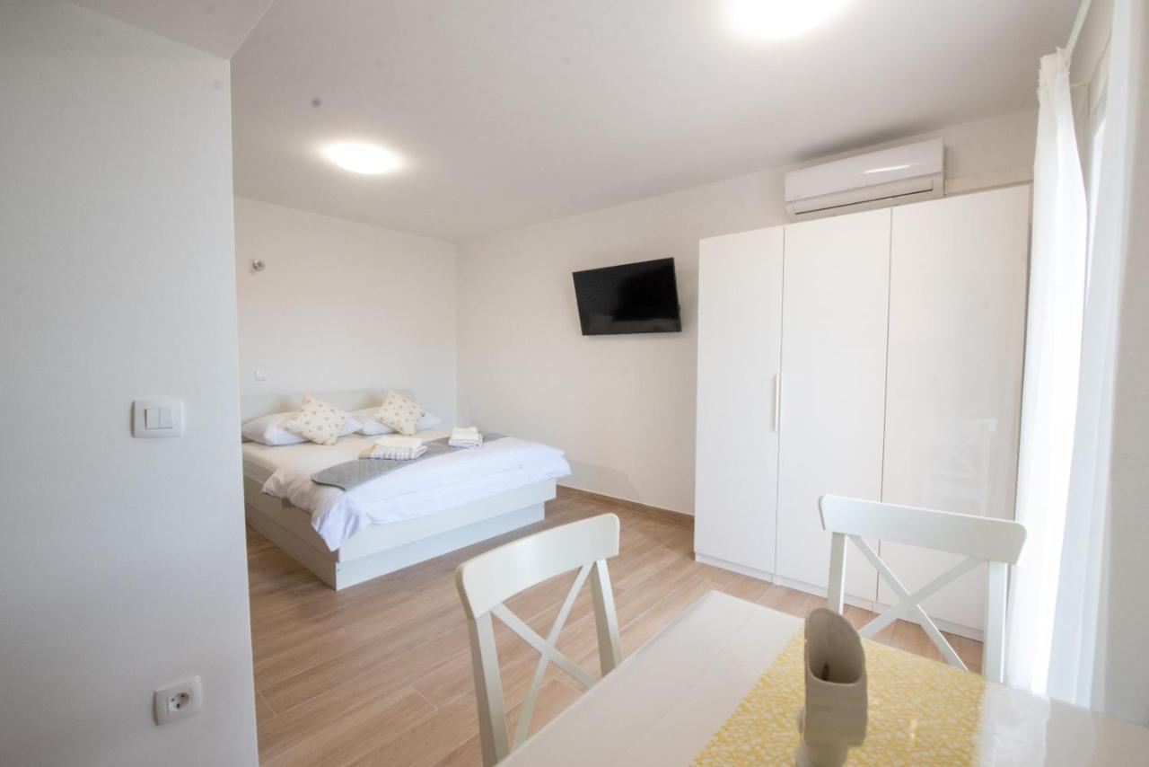 אומיס Charming Apartments Duce מראה חיצוני תמונה
