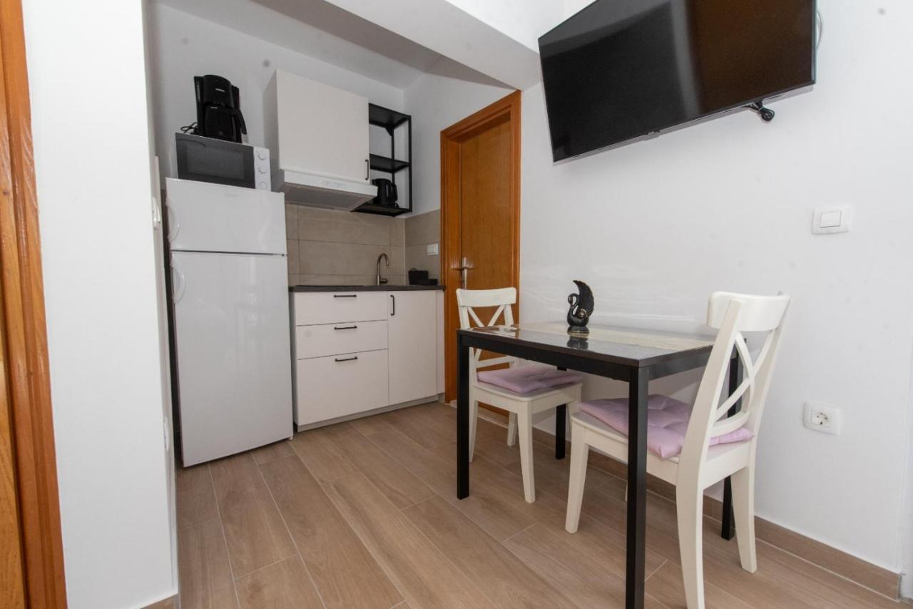 אומיס Charming Apartments Duce מראה חיצוני תמונה