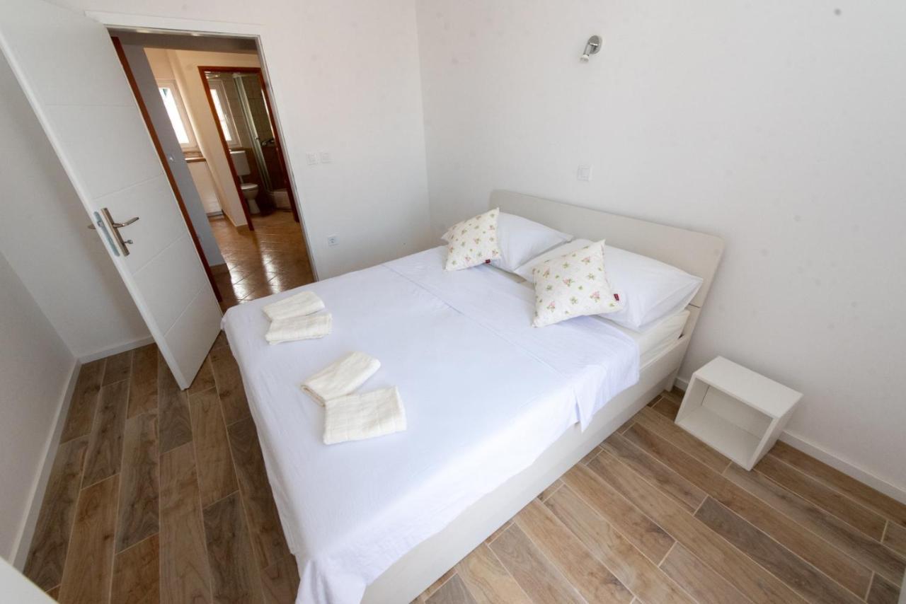 אומיס Charming Apartments Duce מראה חיצוני תמונה